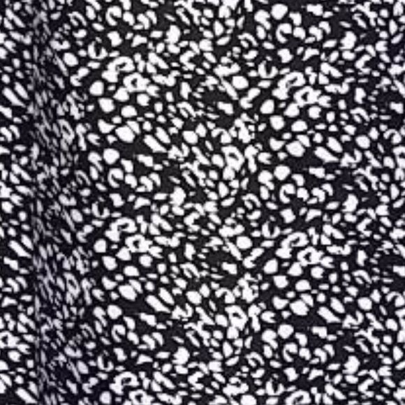 Halogen Black/White Floral Pop Top Size Medium - Picture 3 of 4